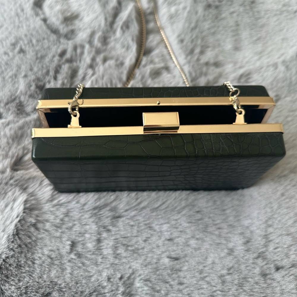 Elegant Green faux croc skin look Clutch Bag with chain